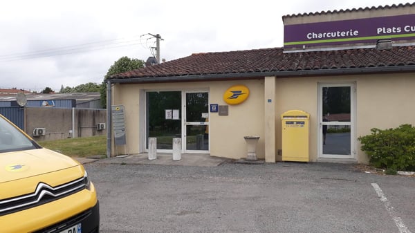 Photo du point La Poste Agence Communale SALLES D ANGLES Mairie