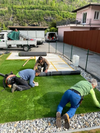 Selim Giardini - Posa tappeto erboso sintetico