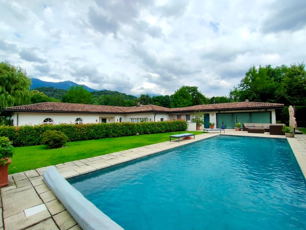 Lugano: Villa di lusso con ampio parco privato e piscina