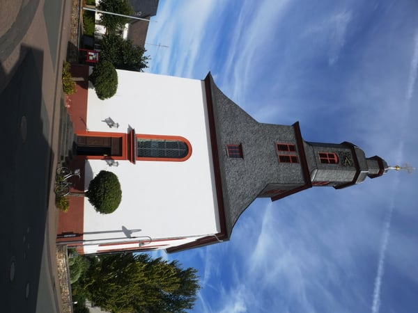 Nach Stadtbrand 1590 Wiederaufbau der Kirche 1592-1603; 1792 2. großer Stadtbrand, Kirche brennt erneut nieder, ebenso die Kirchenbücher. 1743 Kirchweihe.