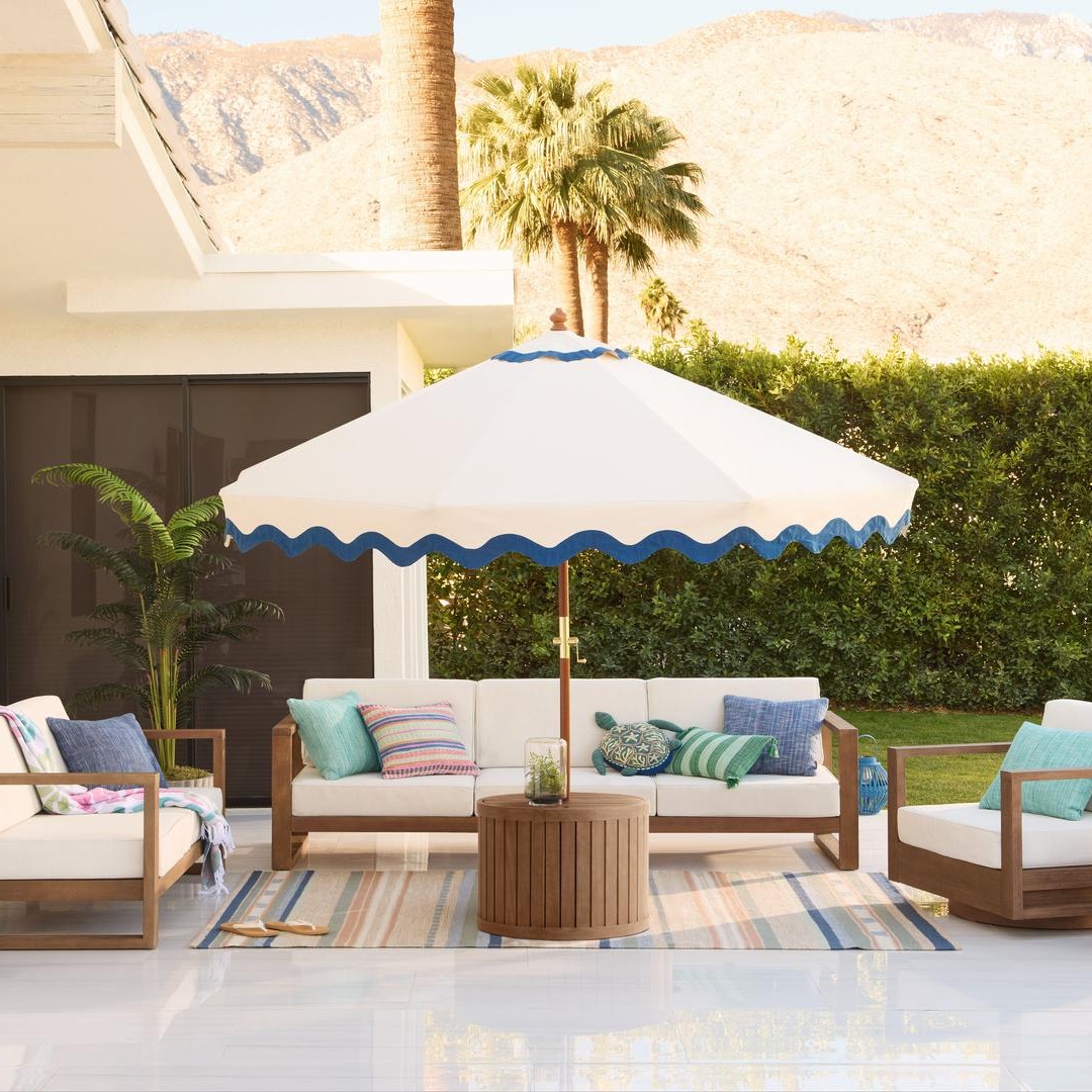 Outdoor Furniture & D&eacute;cor
