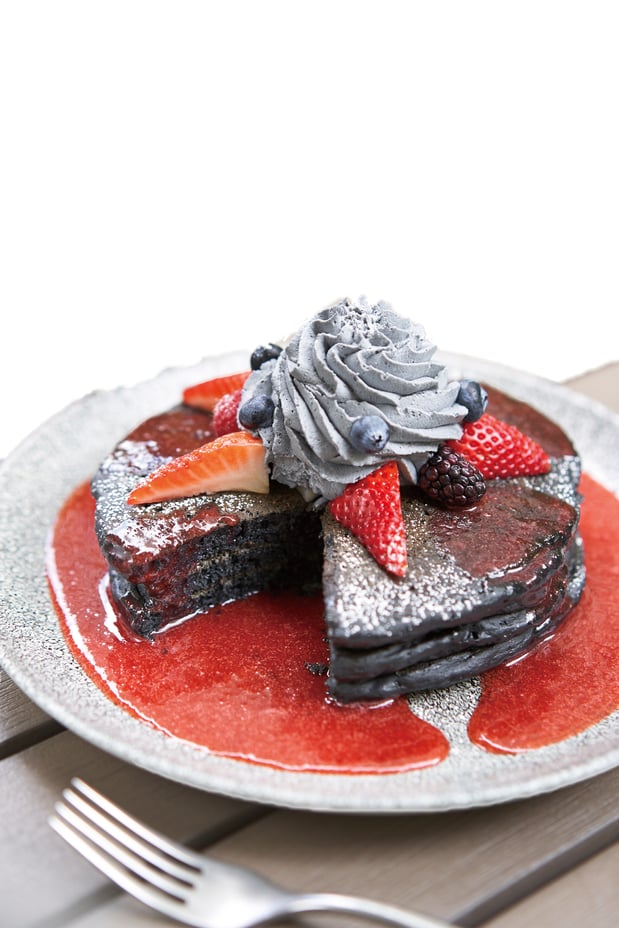 バサルト特製チャコール バターミルク パンケーキ$20