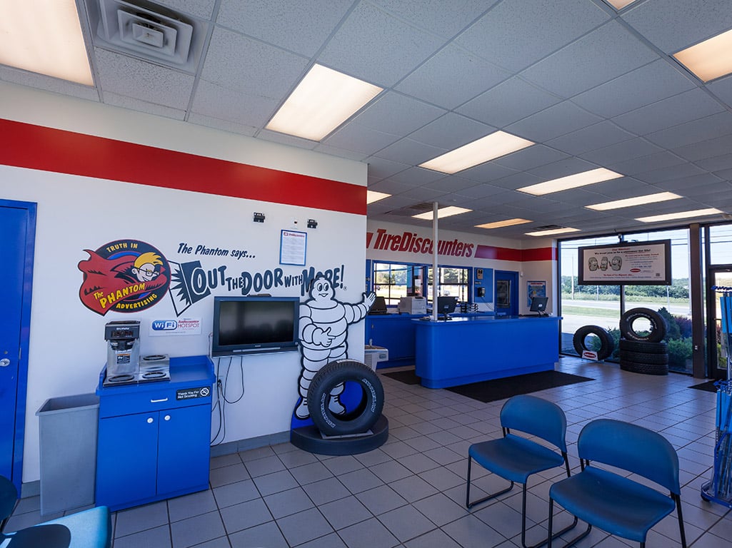 Tire Discounters W. Hamilton tires, alignment, brakes, autoglass in Hamilton, OH