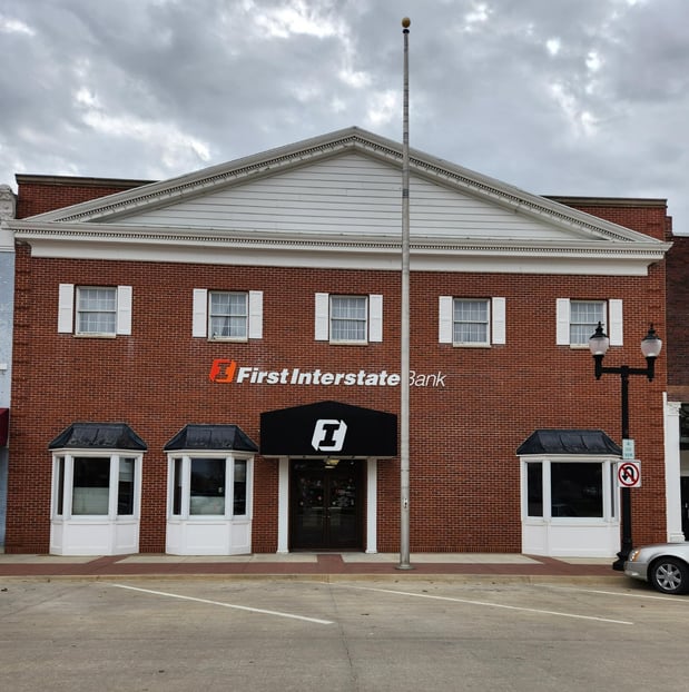 Exterior image of First Interstate Bank in Mount Pleasant, Iowa.