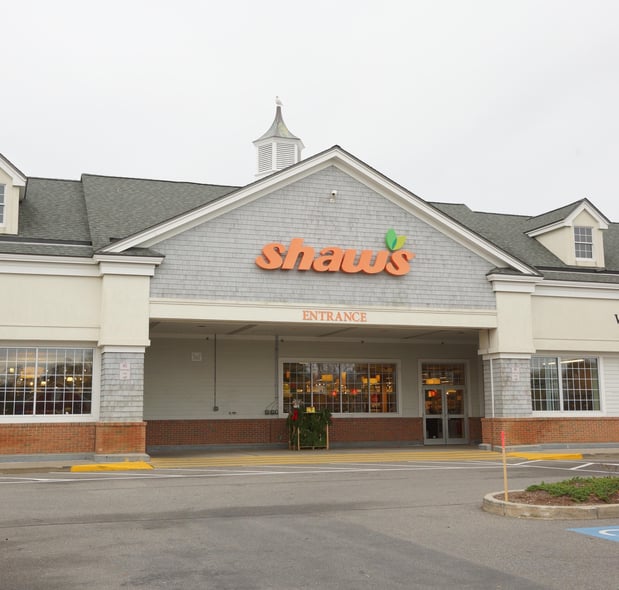 Shaw's Store Front Picture - 71 Boxwood St in Williston VT