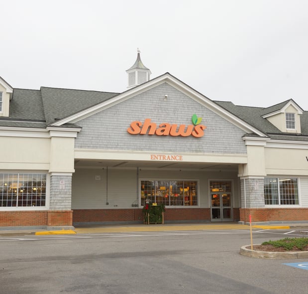 Shaw's Store Front Picture - 300 Main St in Nashua NH