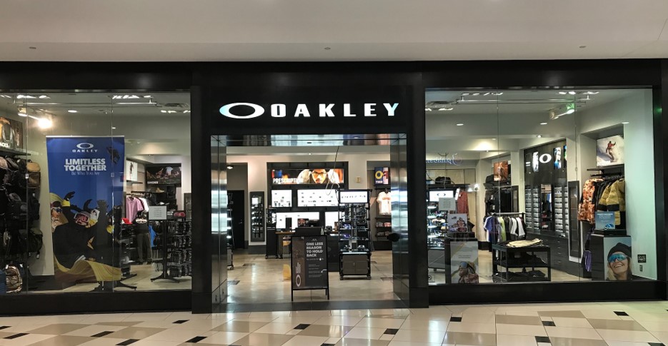 Descubrir 43+ imagen closest oakley store