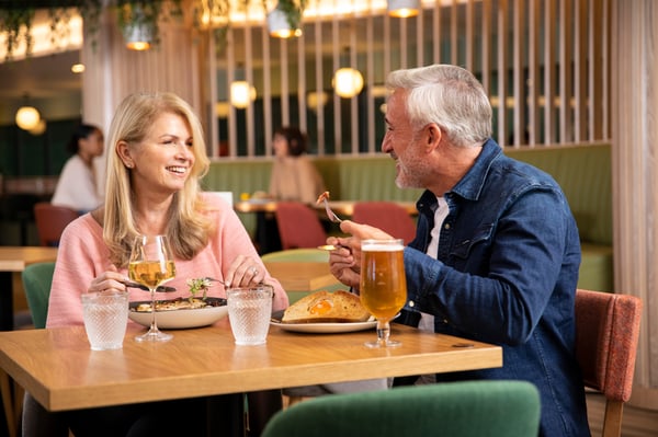 Couple eating lunch