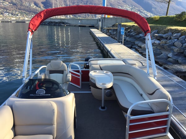 Suntracker boat lake Maggiore