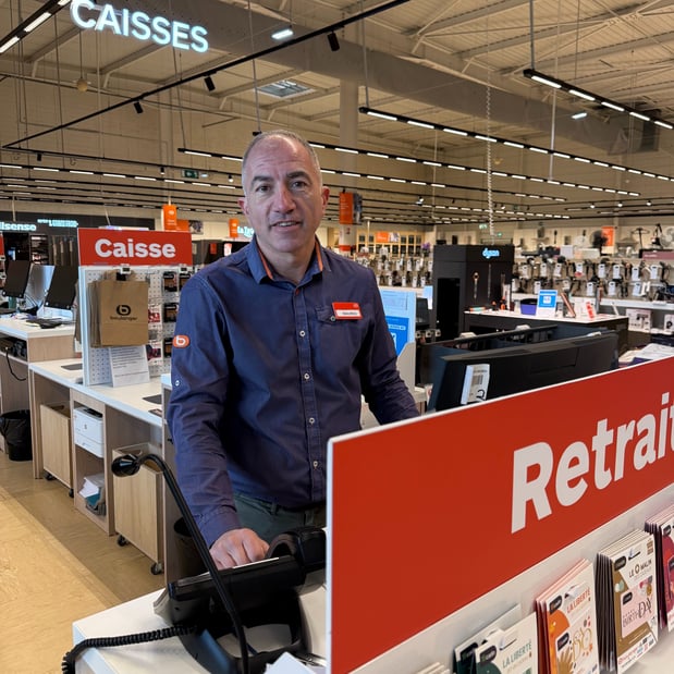 Maurice directeur de magasin