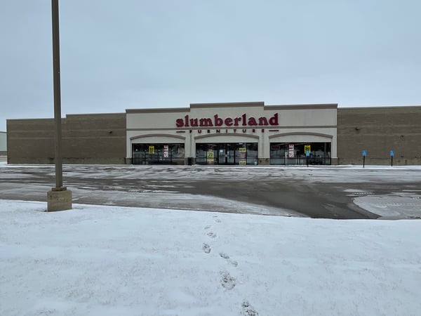 Slumberland Furniture Store in Mason City,  IA - Storefront - Wide View