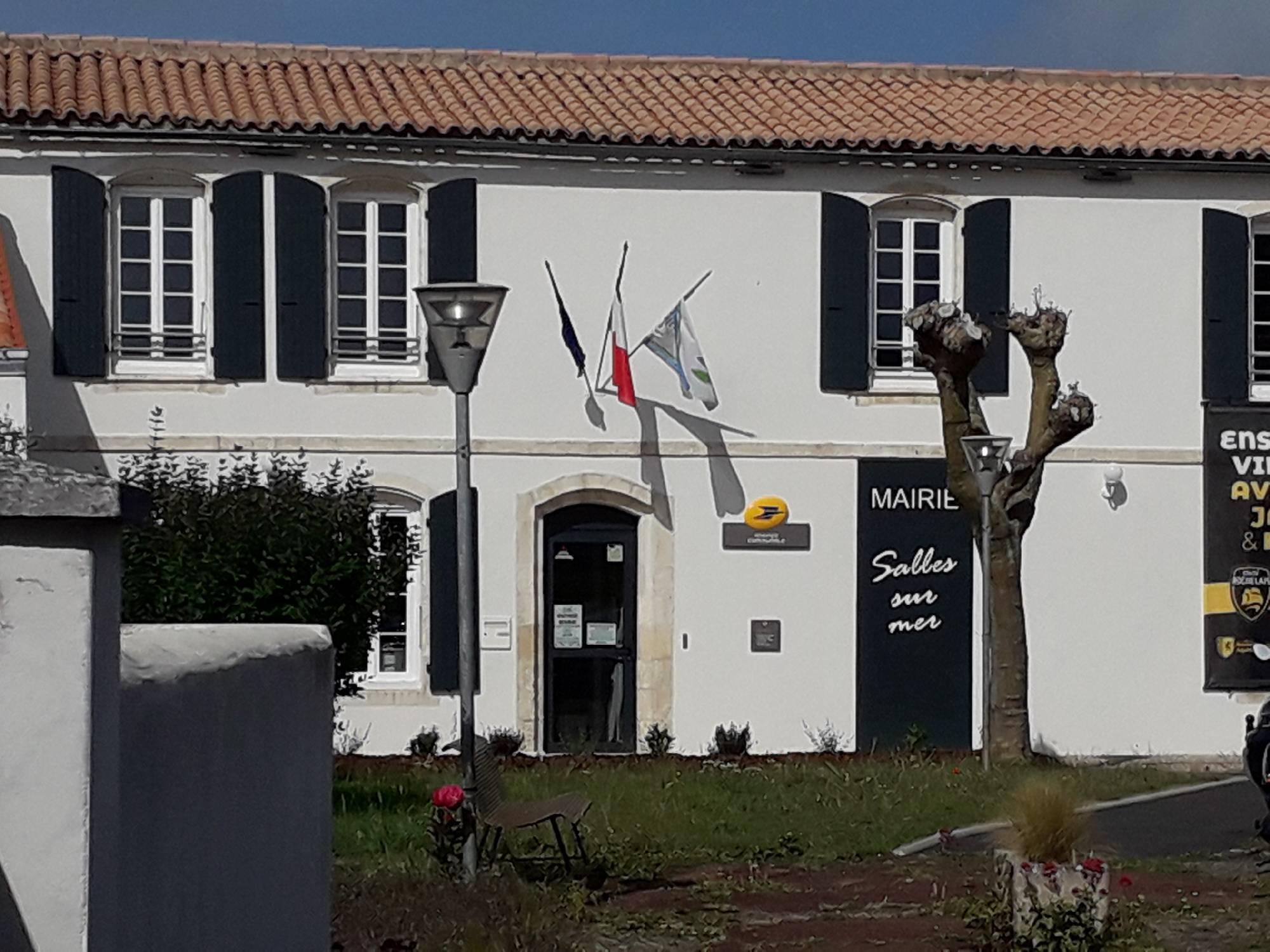 La Poste Agence Communale SALLES SUR MER Mairie (17220) La Poste La Poste Agence Communale SALLES SUR MER Mairie (17220) La Poste