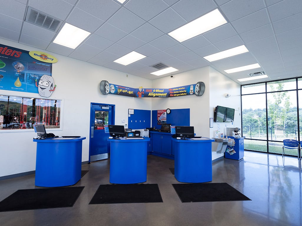 Tire Discounters Newport Pavilion tires, alignment, brakes, autoglass