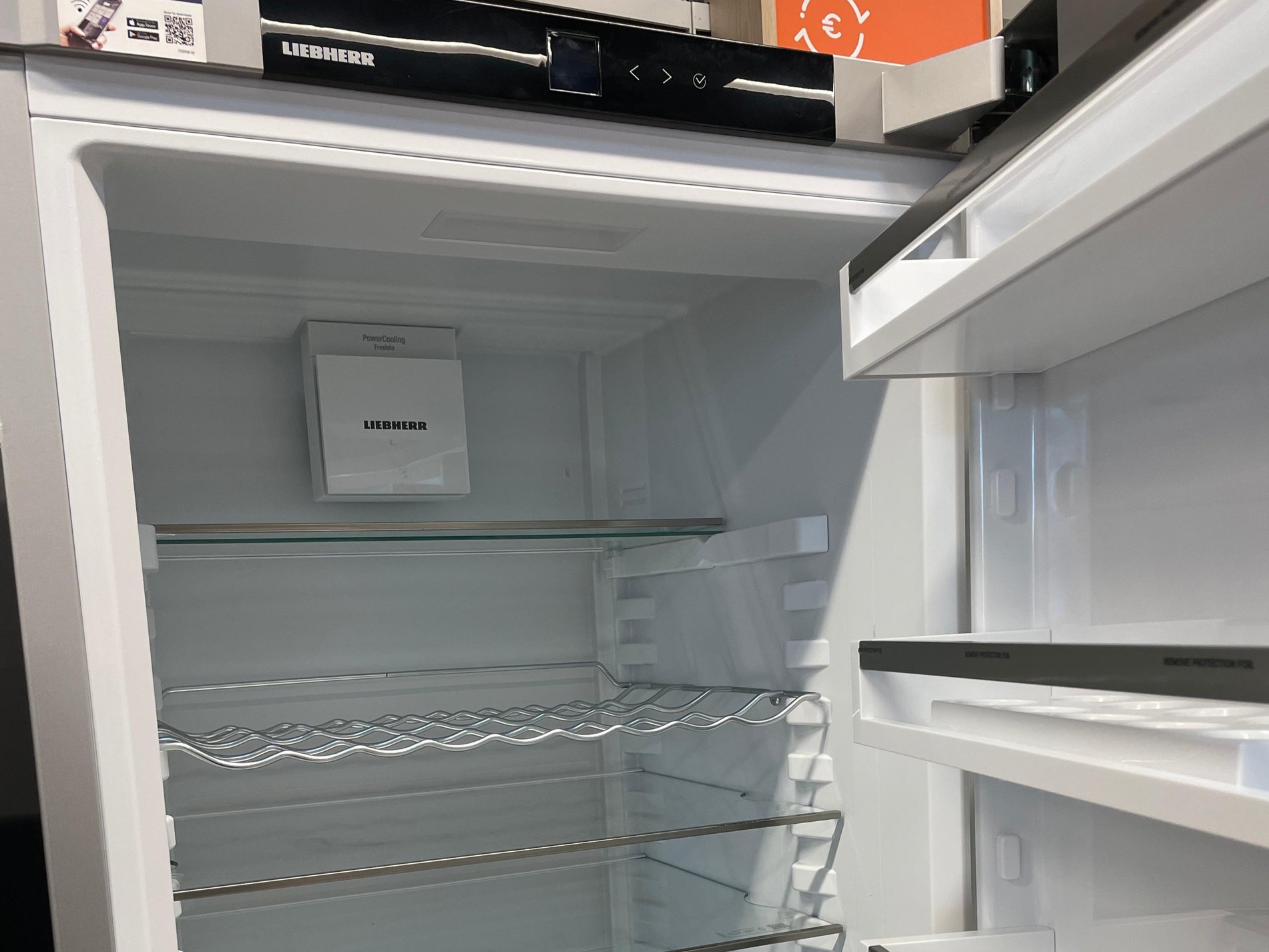 Réfrigérateur combiné inox de la marque Liebherr de votre magasin Boulanger Bourg-en-Bresse