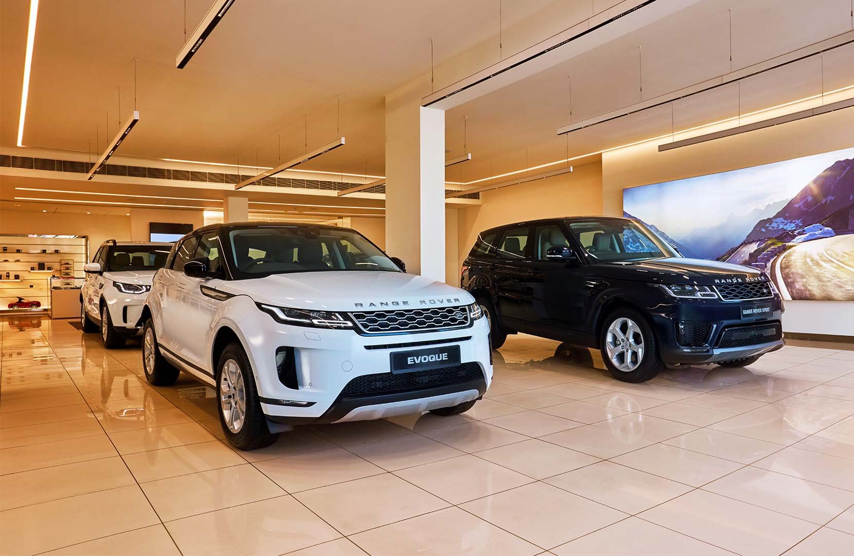 Range rover deals showroom near me