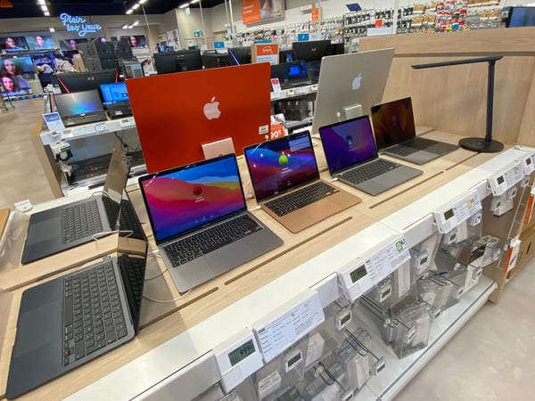 Rayon des Ordinateur Apple, MACBOOK et les IMAC ainsi que ses accessoires de votre magasin Boulanger Bourg-en-Bresse.