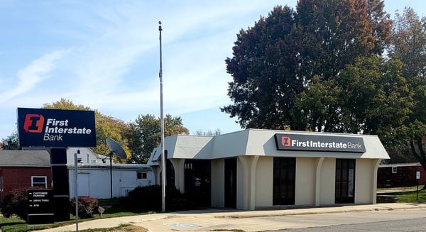 Exterior image of First Interstate Bank in Clarinda, Iowa.