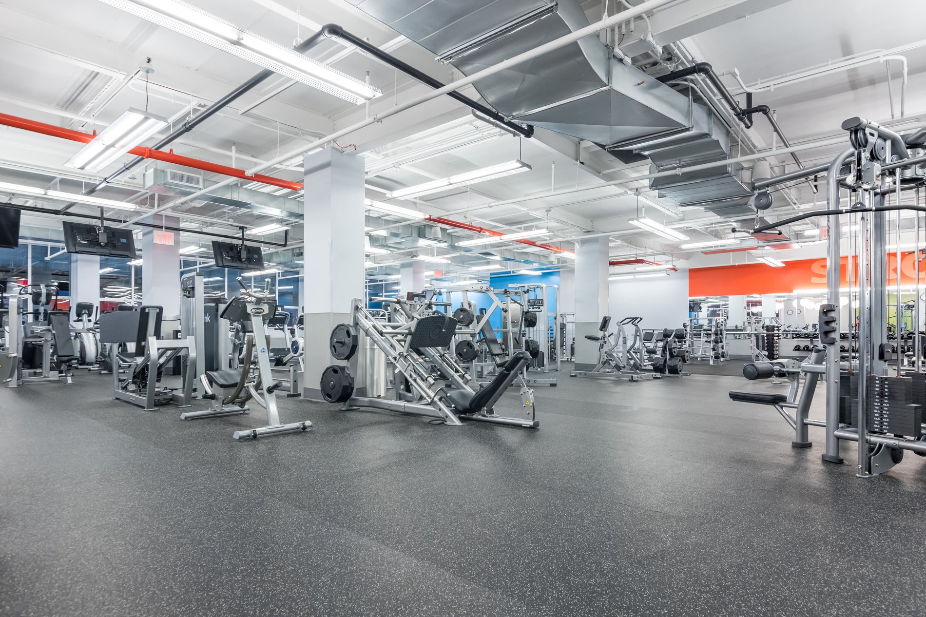 Blink Woodside at 5602 Roosevelt Avenue, Queens, NY Blink Fitness