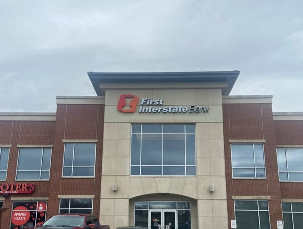 Exterior image of First Interstate Bank in Shawnee, Kansas.