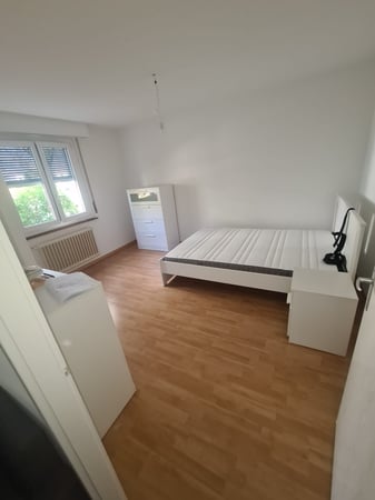 Montierte Möbel IKEA Bett Nachttisch Kommode