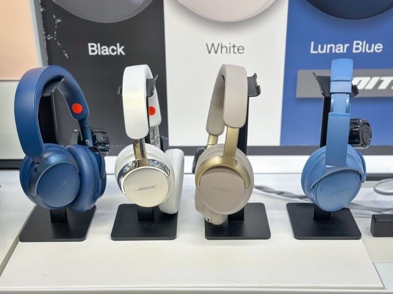 Découvrez et testez la gamme de casque audio sans fil de Bose au magasin Boulanger Avignon Le Pontet. Le casque Bose QuietConfort est disponible en différent coloris : le blanc, l'ultra blanc, noir, vert, ultra diamant, ainsi que le magnifique Bleu crepuscule.