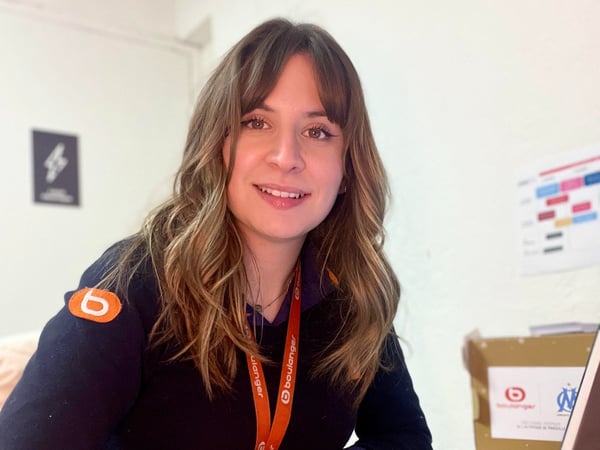 Angélique community manager au magasin  Boulanger Aix en Provence