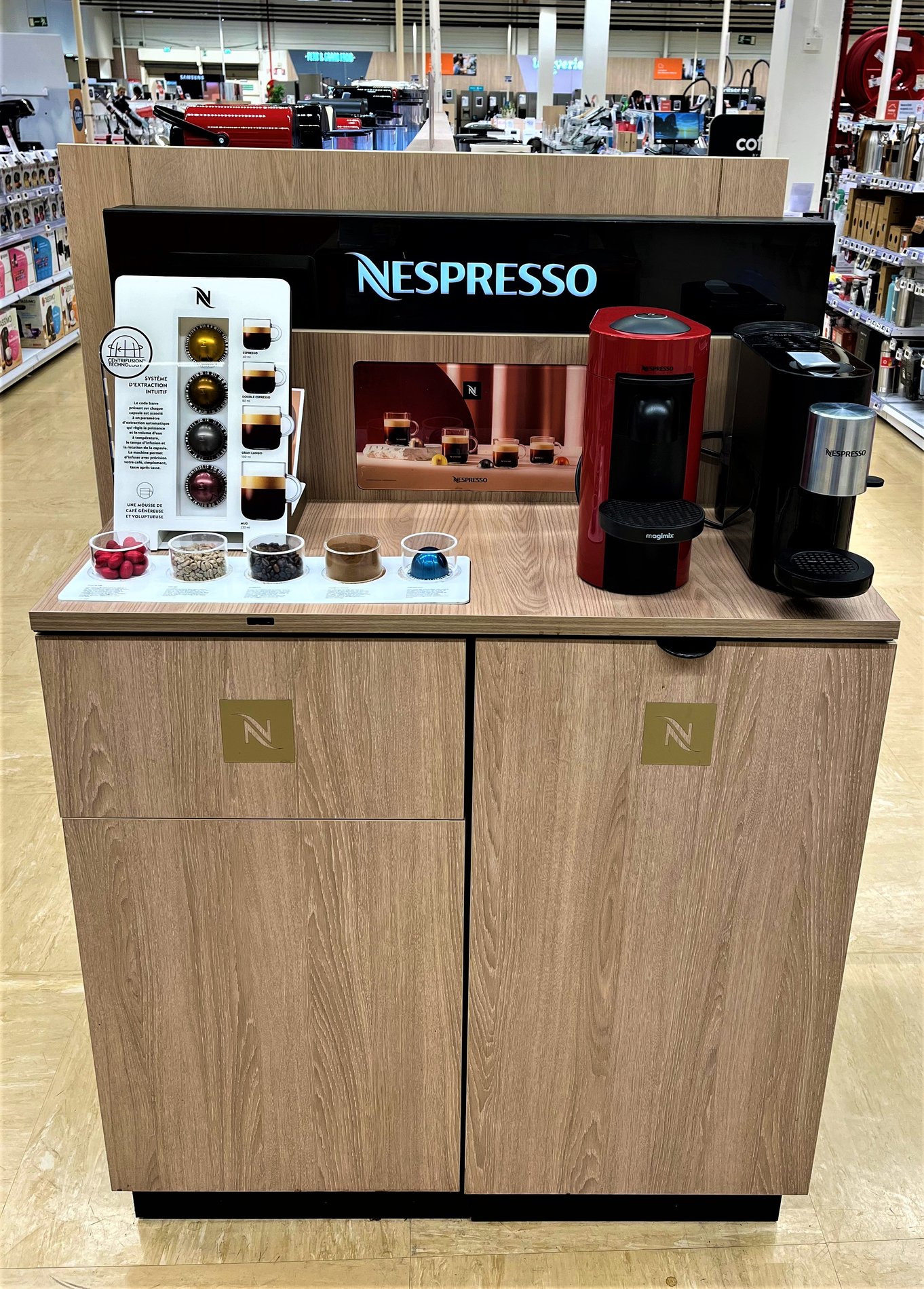 Tête de gondole Nespresso magasin Boulanger Caen Mondeville
