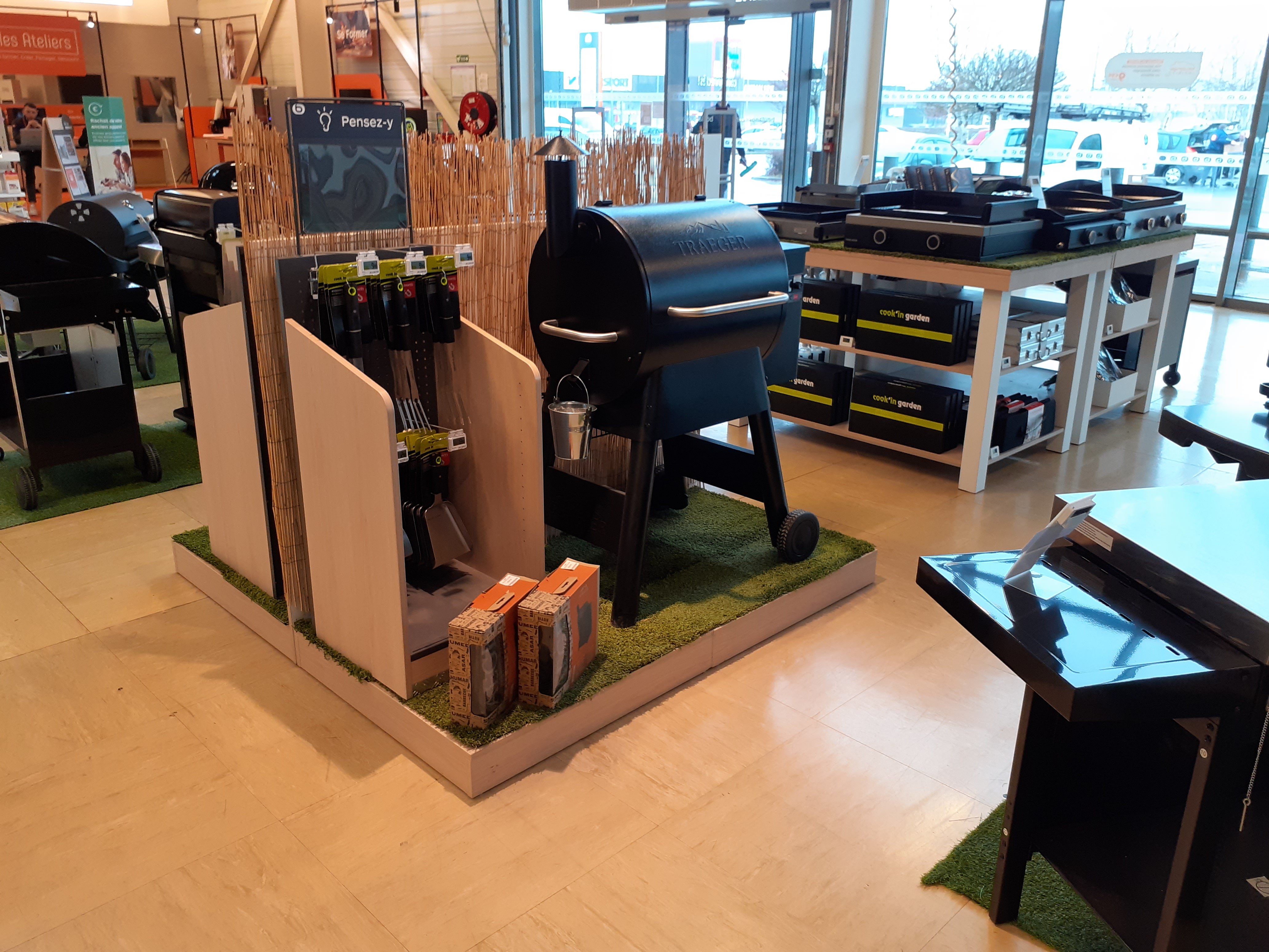barbecue pellet weber disponible au magasin Boulanger de Fâches Thumesnil