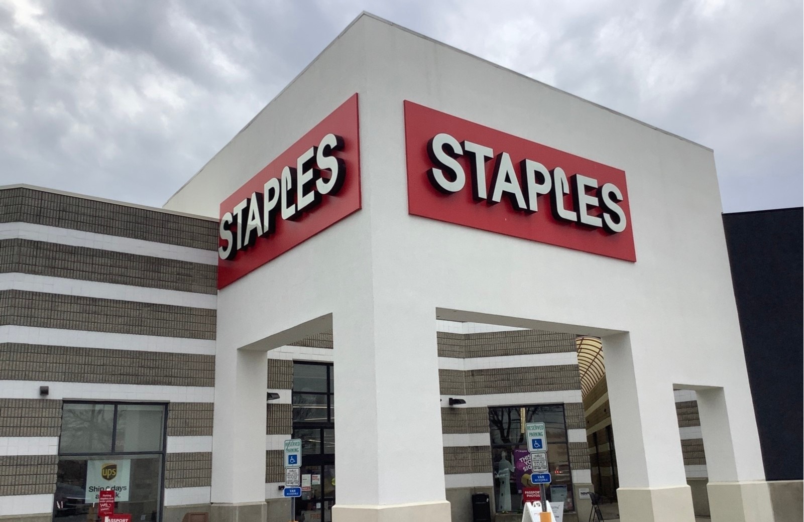 STAPLES - 13 Photos & 20 Reviews - 501 Route 17 S, Paramus, New Jersey -  Shipping Centers - Phone Number - Yelp