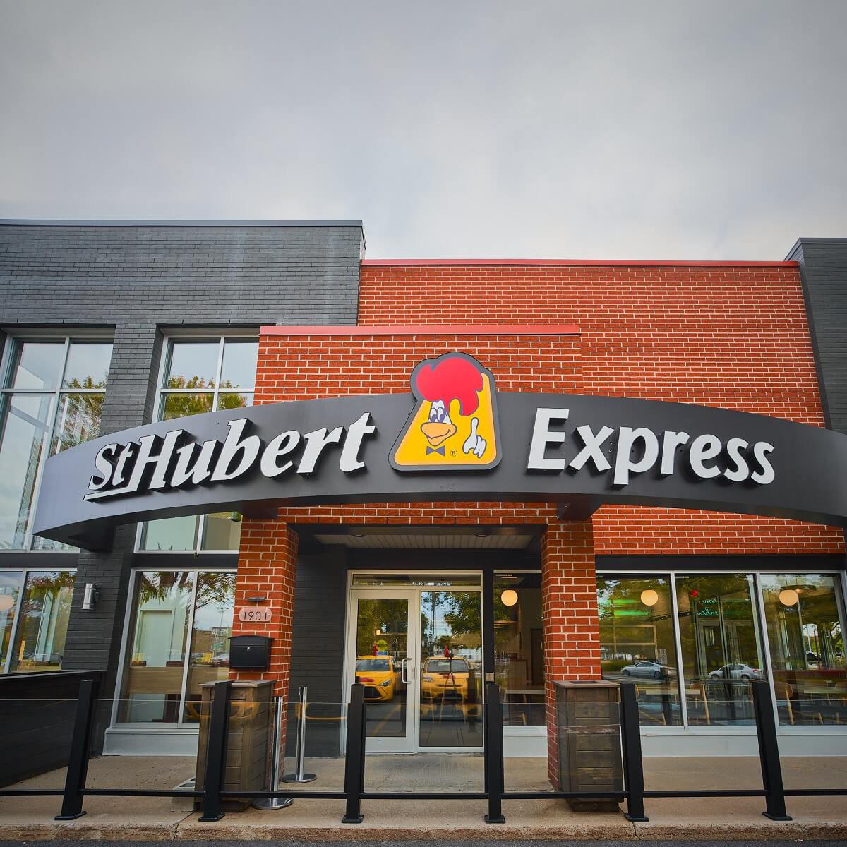 St-Hubert Express - Roland-Therrien (Longueuil)