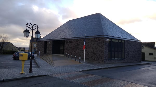Photo du point La Poste Agence Communale PLEUGUENEUC Mairie