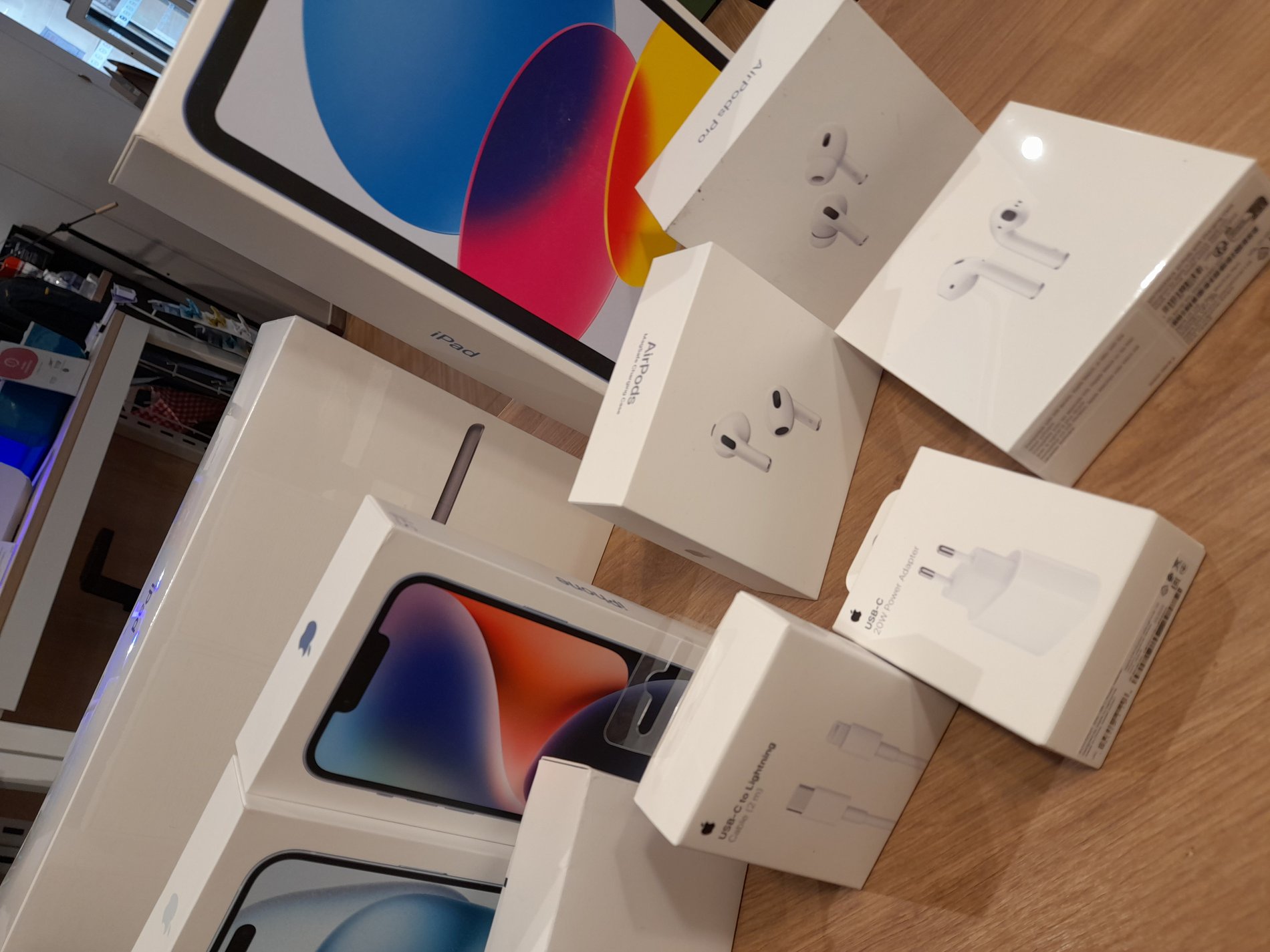 IPhone X 
IPhone 11
iPhone 12
Iphone13
IPhone 14
Iphone15 
IPhone 15 pro 
IPhone 15 pro max 
IPad 
IPad air 
IPad mini 
IPad pro 
Apple Watch SE 
Apple Watch série 5
Apple Watch série 6 
Apple Watch série 9 
Apple Watch ultra 
Apple Watch Ultra 2 
Apple airpods Max 
Airpods 2 
Airpods 3 
Aipods pro 2 
Mac 
MacBook 
IMac 

Dans votre Boulanger Le Comptoir Rouen