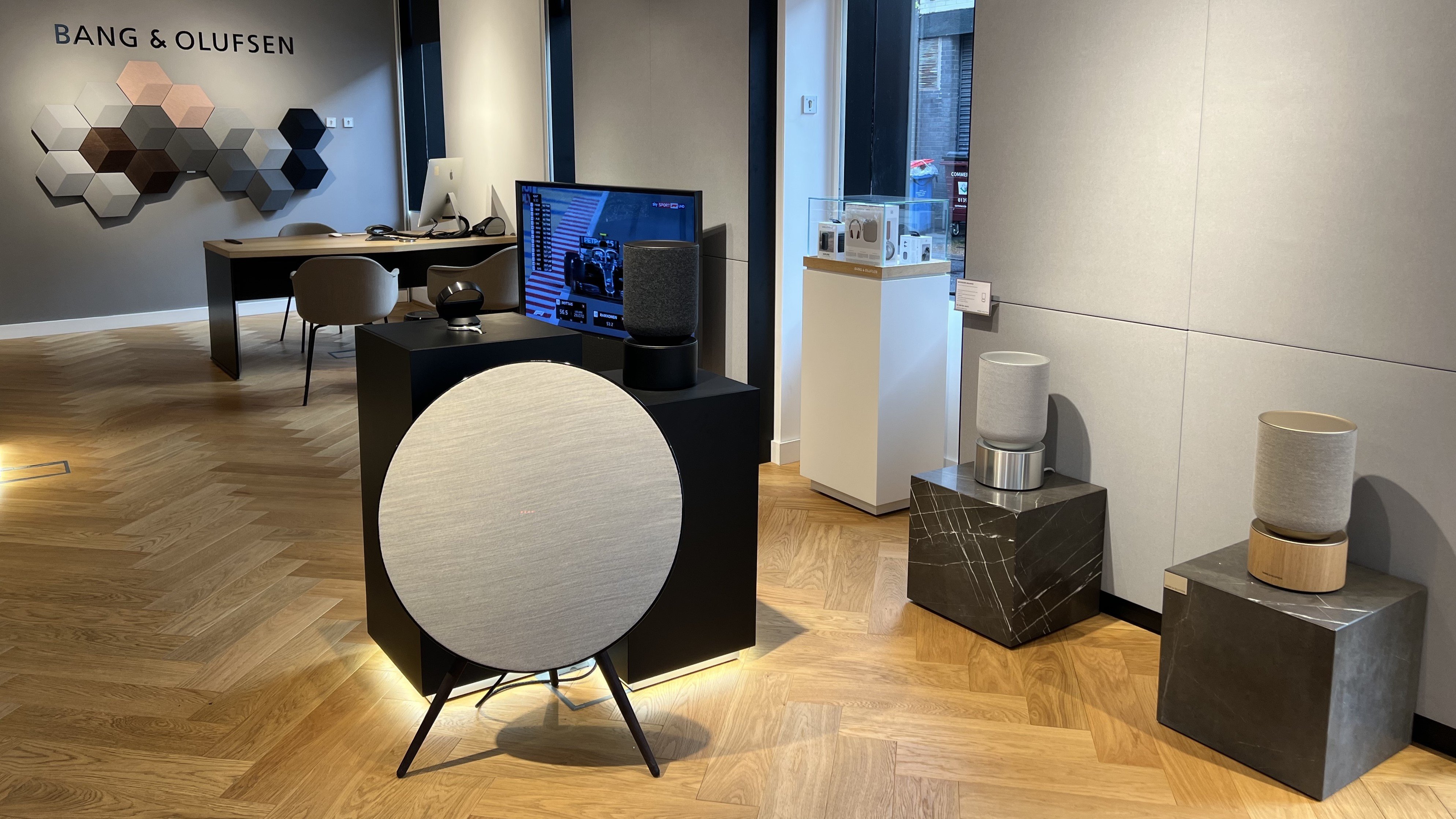 Bang & olufsen, Brand store