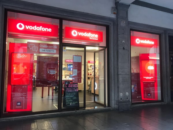 Vodafone Store | Via Canciani