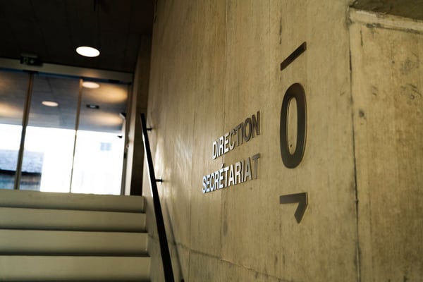 Enseignes, signalétiques de bâtiment