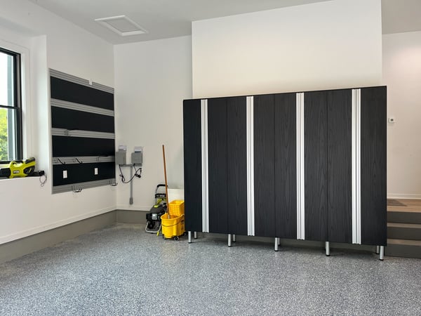 Garage system with slot wall