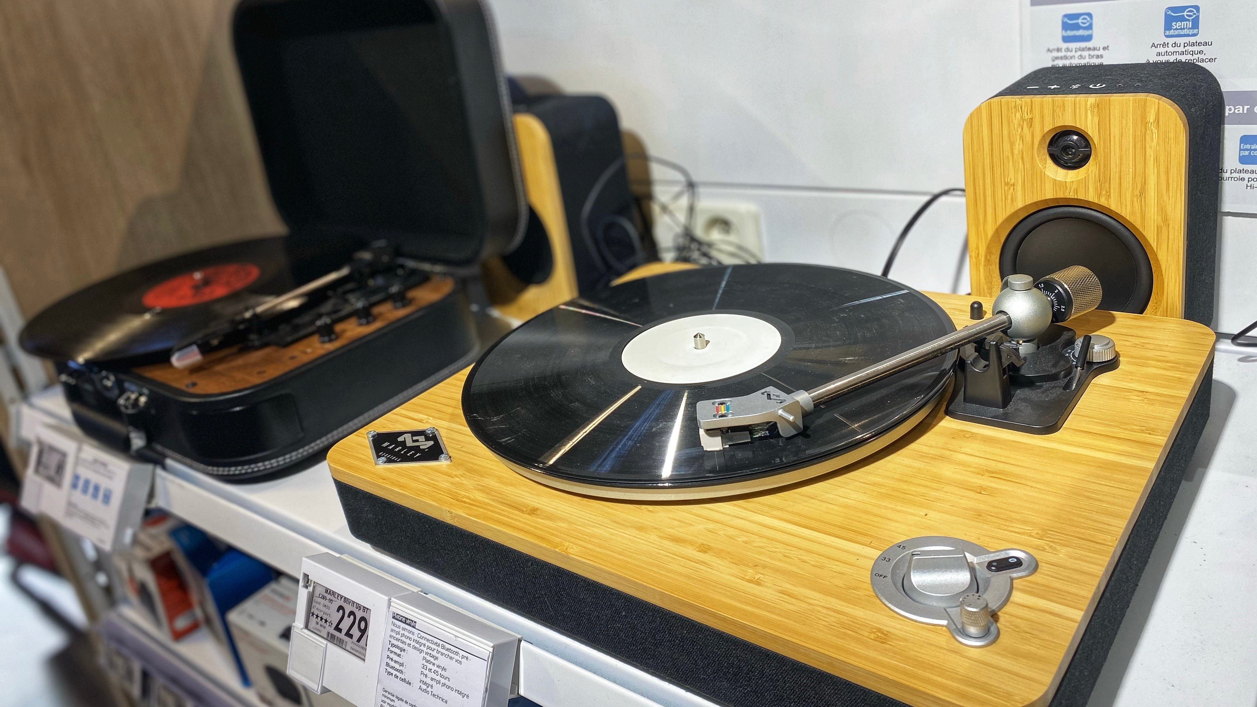 Les platines vinyle sont à découvrir dans votre magasin Boulanger Alès. Sony, Dual et Audio sont présents.