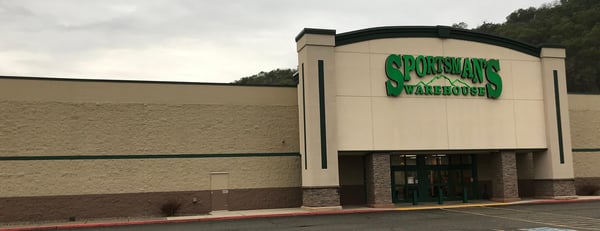 The front entrance of Sportsman's Warehouse in Roseburg