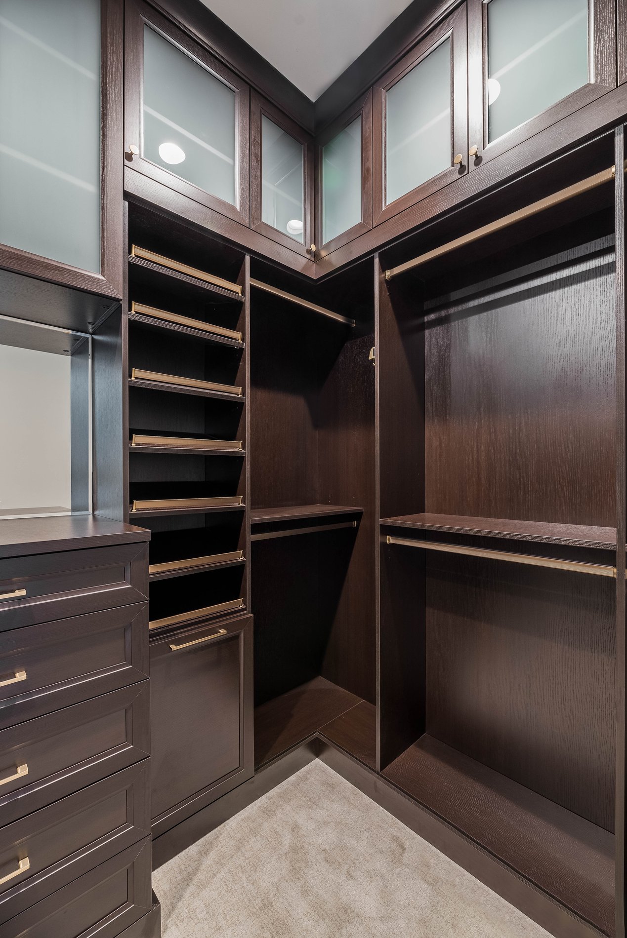 Walk-in closet, custom closet, closet organization, closet storage, shelving, drawers, built-in cabinets, California Closets Greater Detroit