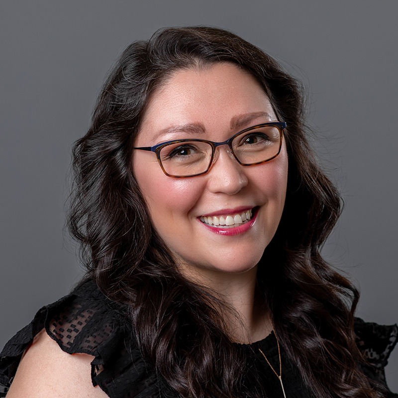 Headshot photo of Jennifer L Rosales, DMD