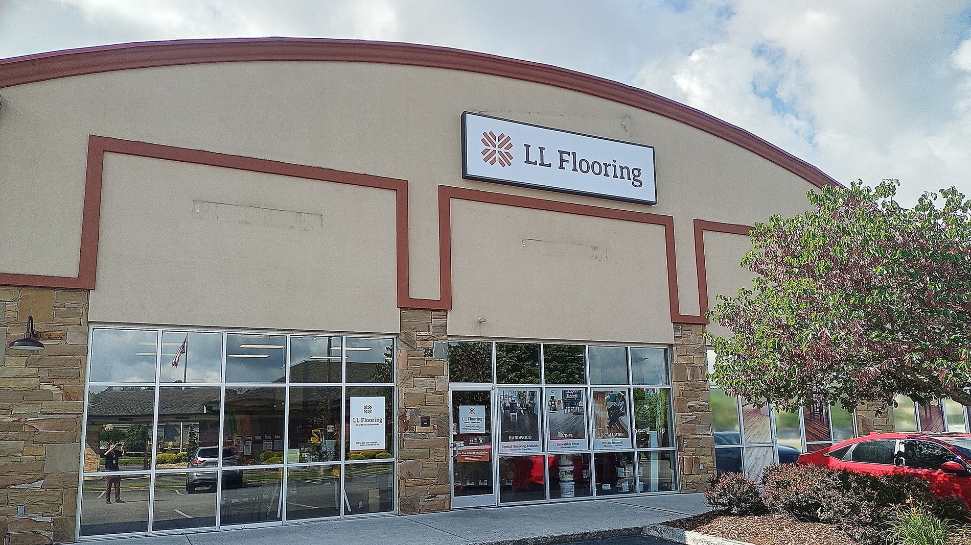 LL Flooring #1211 Kingsport | 2637 East Stone Drive | Storefront
