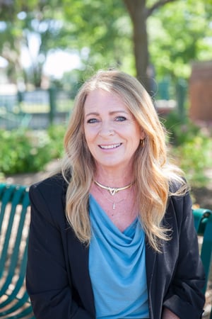 Photo of Shelly Thompson