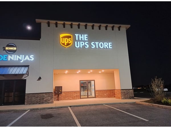 Facade of The UPS Store Broussard