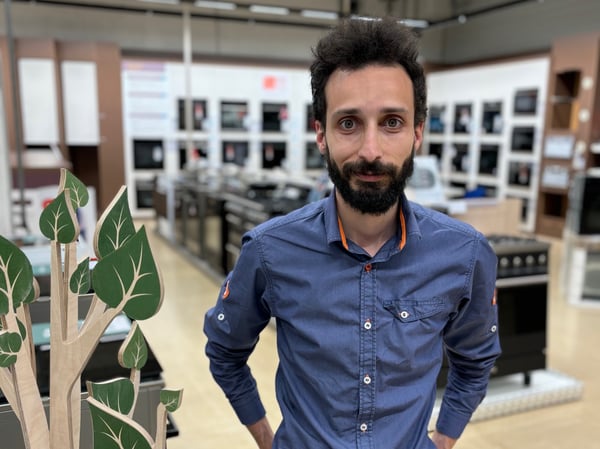 Zakaria Responsable Univers électroménager au magasin Boulanger de Chalon sur Saône