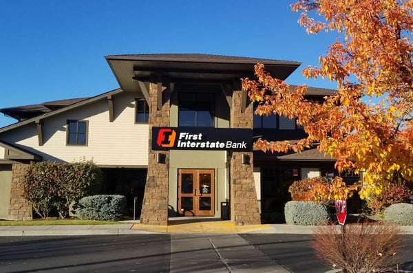 Exterior image of First Interstate Bank in Prineville, Oregon.