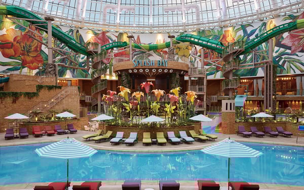 全天候型のスプラッシュベイでリゾート体験