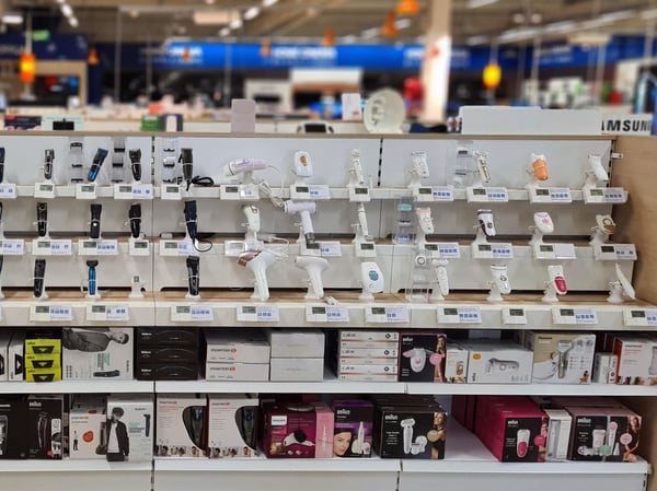 Univers & Expérience Utilisateur
Rasage précis
Épilation efficace
Douceur & confort
Peau lisse & soyeuse
Technologie avancée
Soin du corps & visage
Beauté au quotidien
Produits & Technologies
Rasoirs Électriques
Rasoir sans fil
Technologie 3 têtes rotatives
Lames ultra-précises
Rasage sur peau sèche ou humide
Fonction tondeuse intégrée
Épilateurs Électriques
Épilation longue durée
Pincettes ultra-efficaces
Technologie anti-douleur
Adapté aux zones sensibles
Accessoires exfoliants
Épilateurs à Lumière Pulsée
Épilation semi-définitive
Technologie IPL
Capteur de peau intelligent
Résultats durables
Compatible toutes zones
Bénéfices & Praticité
Sans douleur
Usage rapide & efficace
Adapté aux peaux sensibles
Moins de repousse
Solution économique à long terme
Saisonnalité & Moments Clés
Préparation été
Routine beauté
Offres fête des mères
Black Friday beauté
Noël & cadeaux bien-être
Engagement & Durabilité
Technologie respectueuse de la peau
Produits durables & performants
Écologique & économique