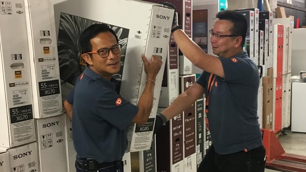 Vuthy et Satya, Équipiers Clients du magasin Boulanger Lognes