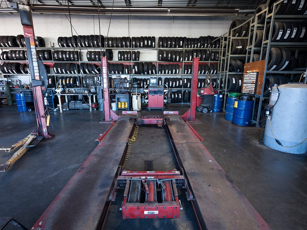 Tire Discounters W. Hamilton tires, alignment, brakes, autoglass in