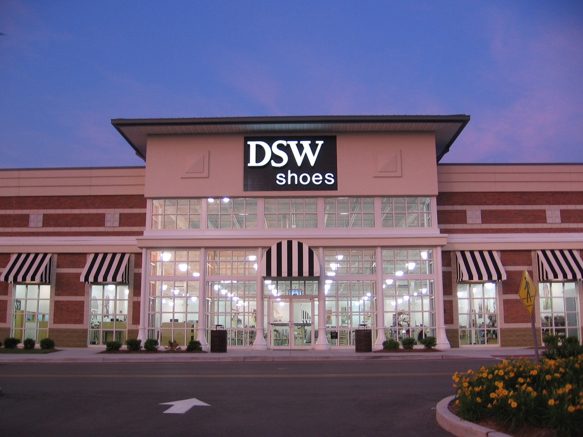 dsw m street